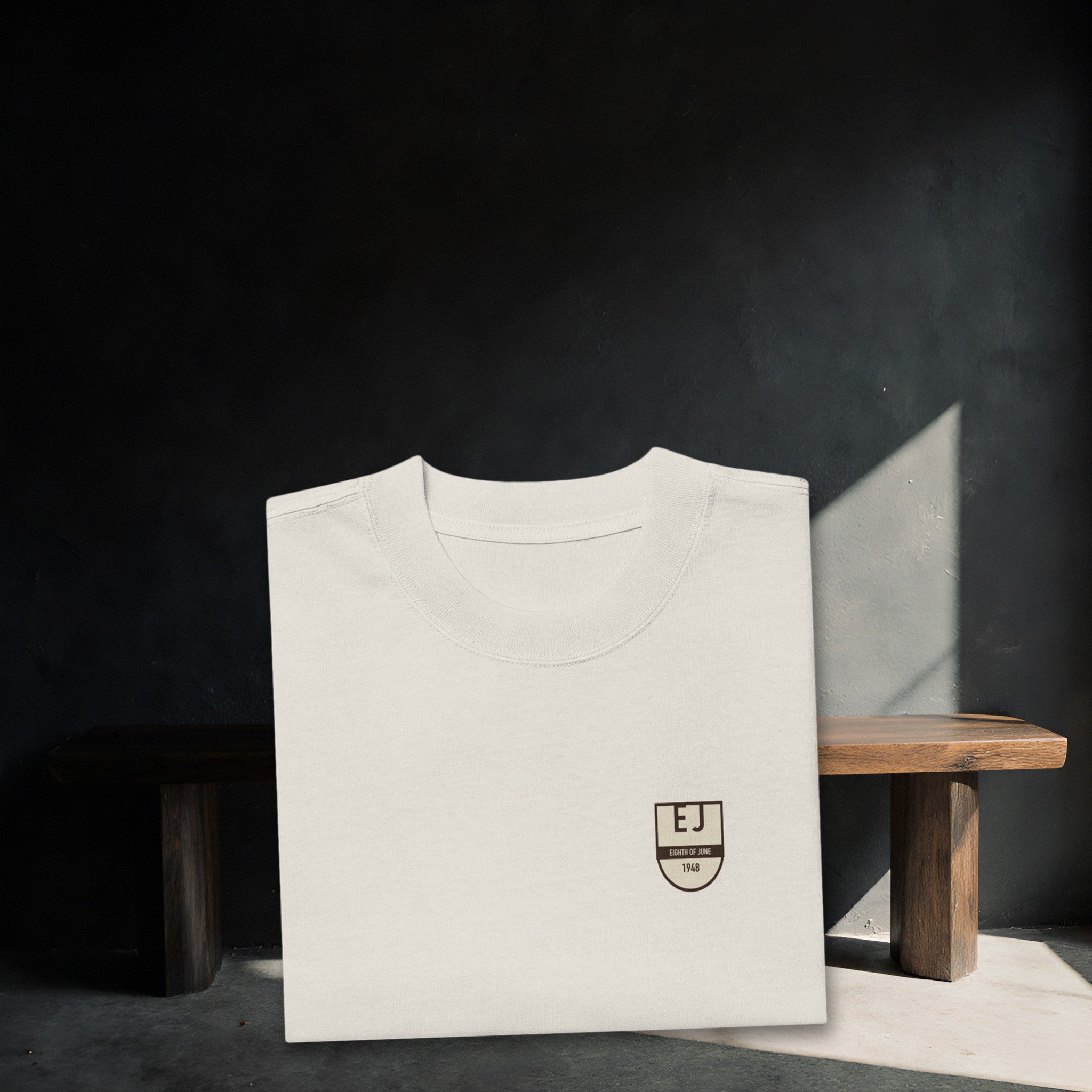 CREST FADED TEE shot table