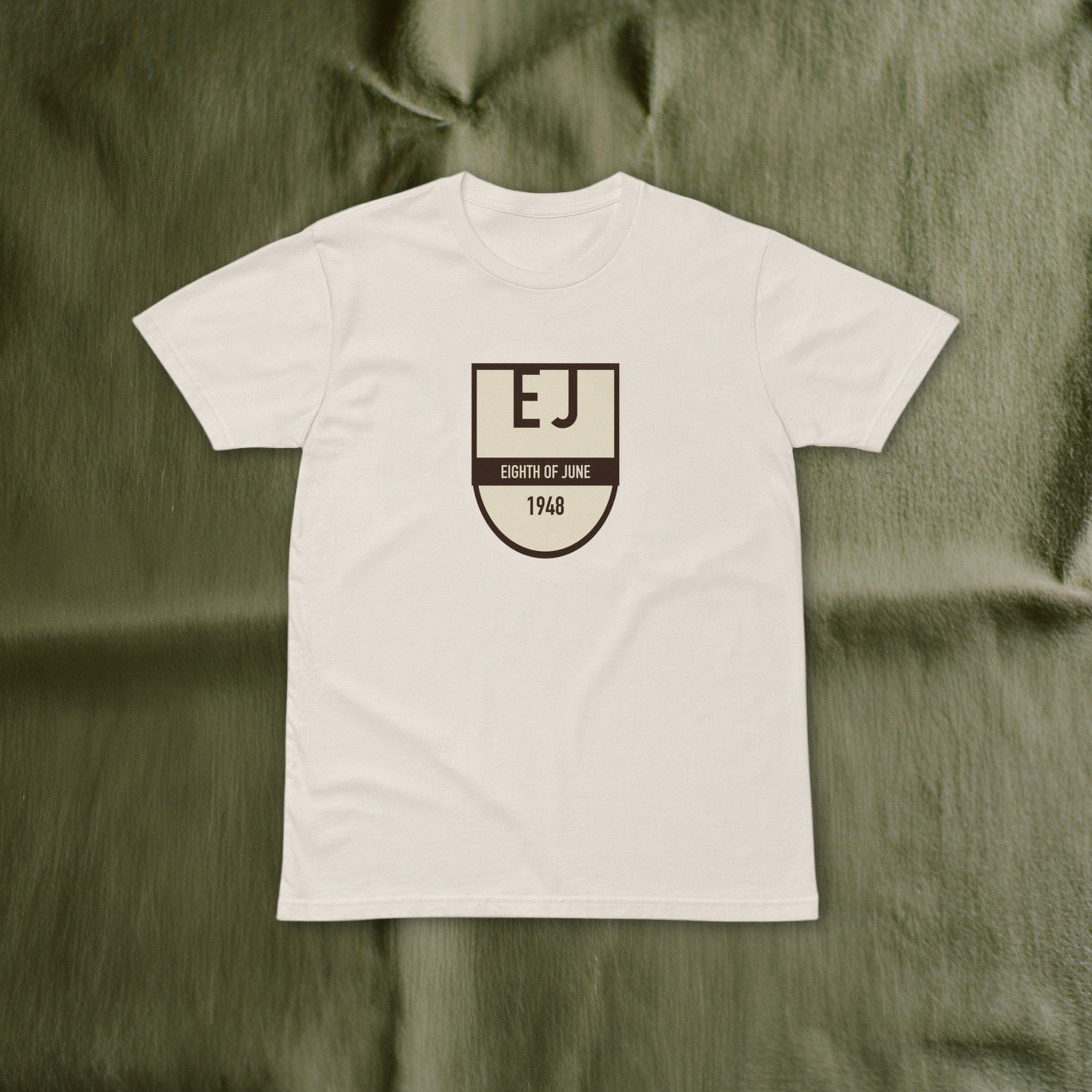 CREST TEE shot flat