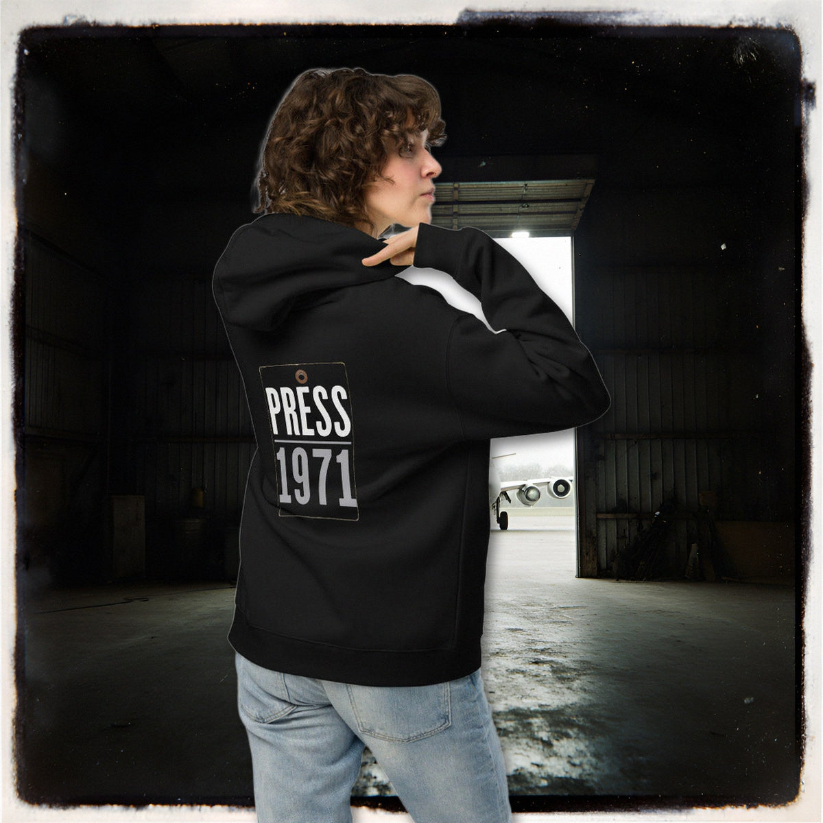 PRESS 1971 HOODIE scene hangar